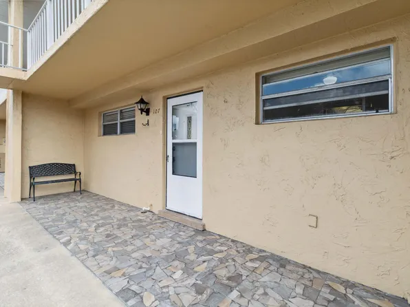 2135 N Courtenay Pkwy #107, Merritt Island, FL 32953