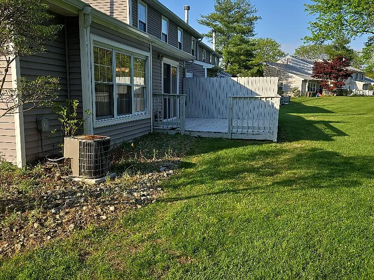 18 Redwood Dr — Photo 3