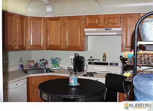 388 Lancaster Ct — Photo 3