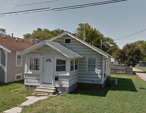 306 Sullivan Ave