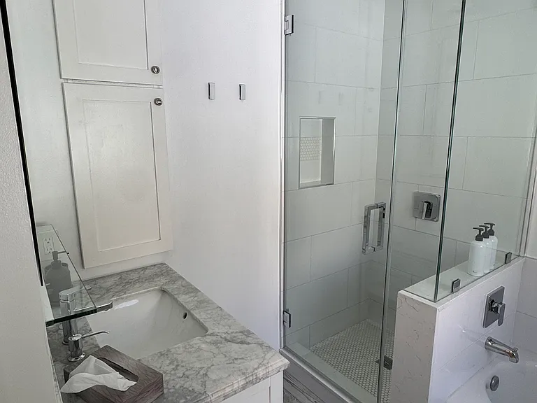 6528 W San Vicente Blvd — Photo 8