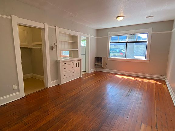3rd image of 2345 NE Sandy Blvd #33