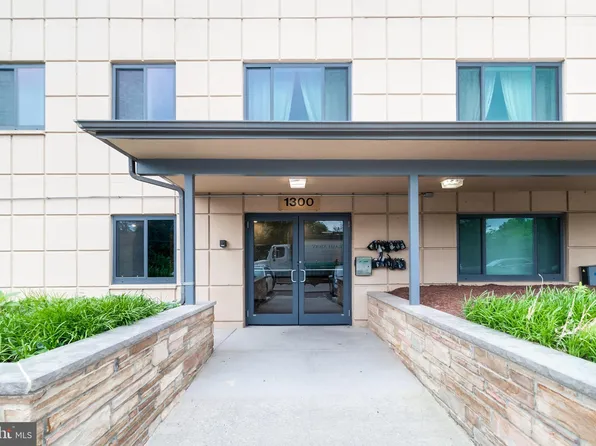 1300 S Arlington Ridge Rd APT 203, Arlington, VA 22202