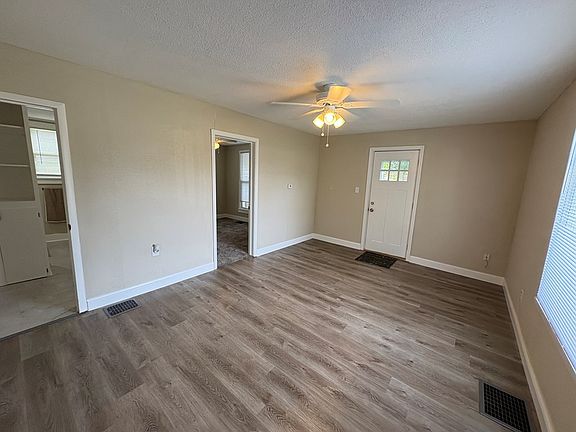 3rd image of 1501 N Main St