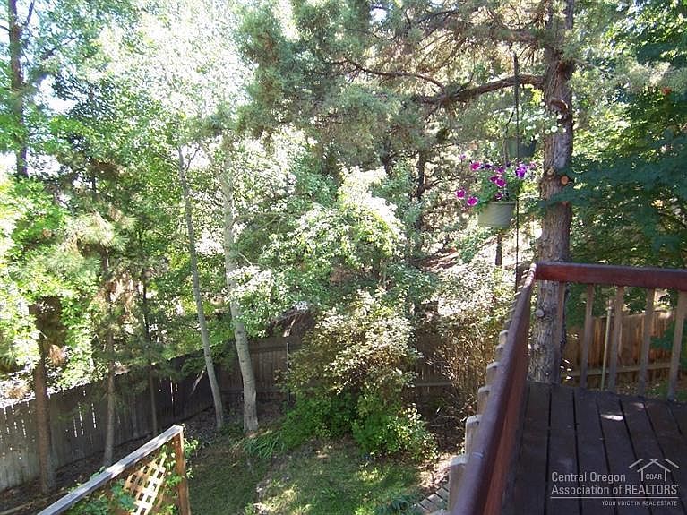2nd image of 2931 NE Lotno Dr