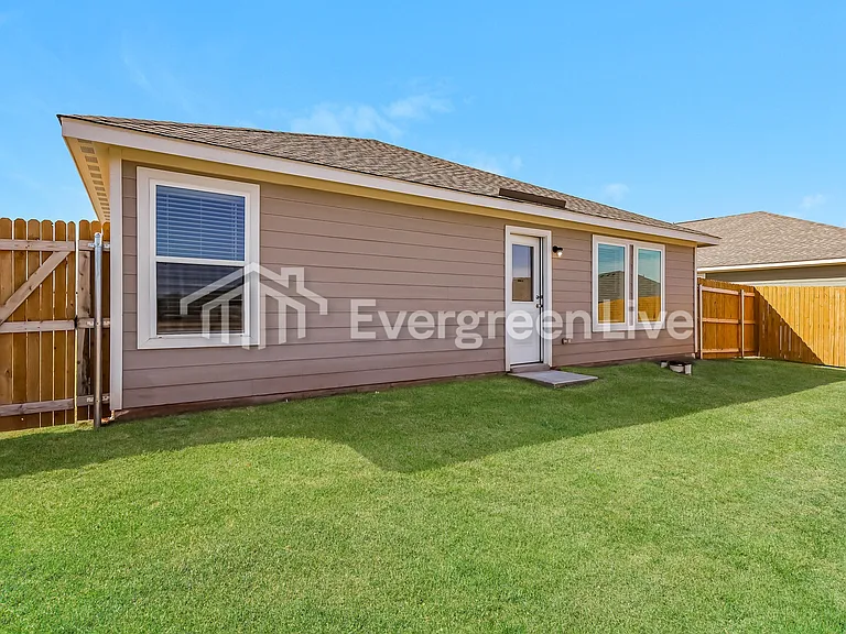 2308 Bleeker St — Photo 16