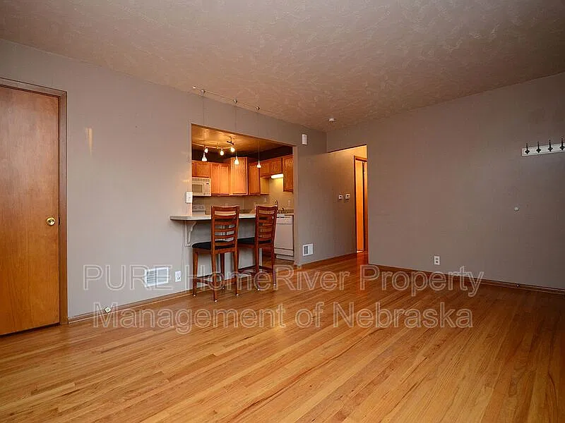 3 bed, 1.5 bath, 1540 sqft, $1,800 — Photo 4