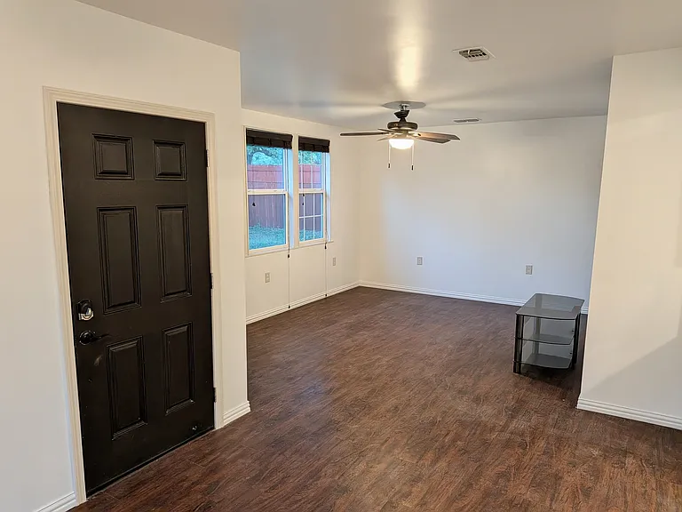 7606 Williamson Creek Dr — Photo 3