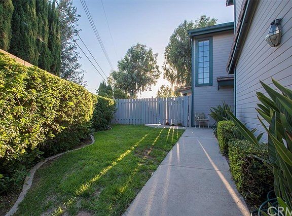 Front yard maintained by HOA