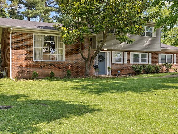 5th image of 906 Temple Ct