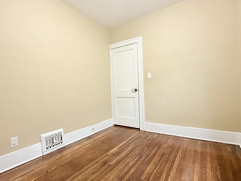 1165 Howard Ave #4 — Photo 13