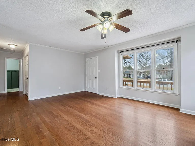 406 S Brookside Ct — Photo 4