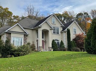 8 Shepard Ct, Delaware Water Gap, PA 18327