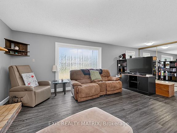 5th image of 2311 Edward Kidd Cres