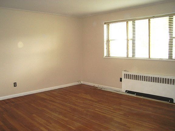 Living room/dining area