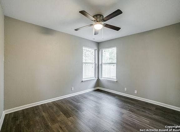 5th image of 2706 Hicks Ave