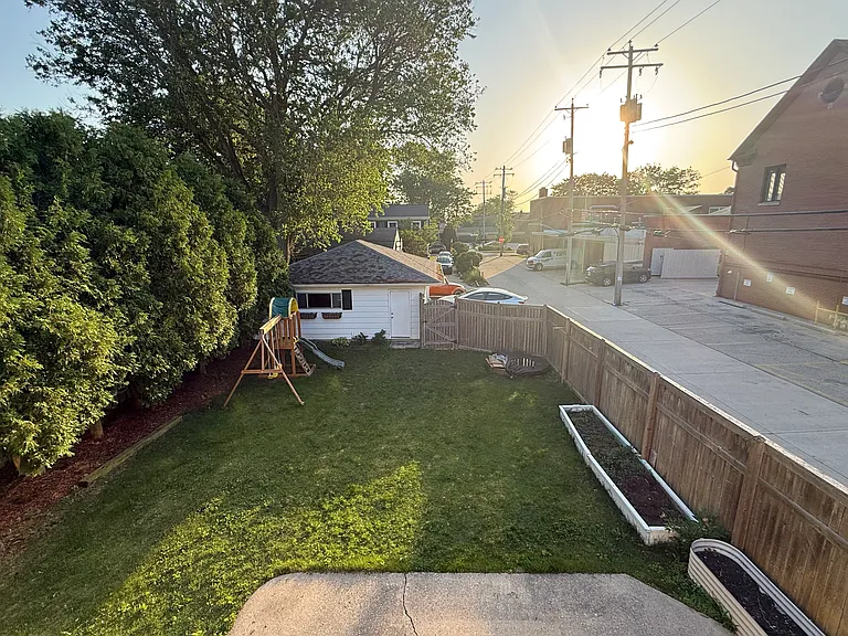 5577 N Kent Ave — Photo 31
