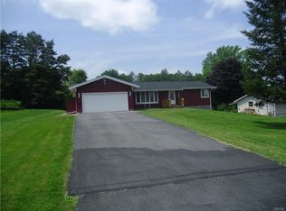 14 Twyndom Ter, New Hartford, NY 13413