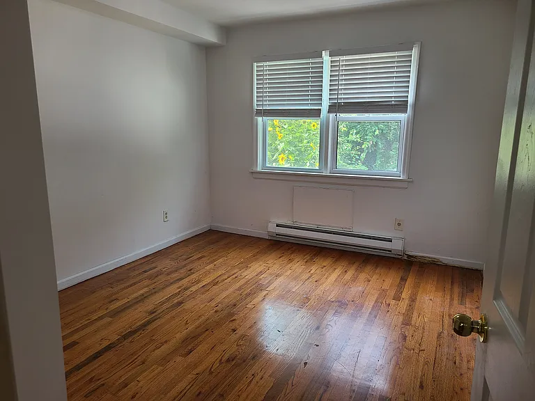 41XX Little Neck Pkwy #2 — Photo 9