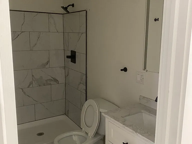 11 E Walnut St — Photo 18