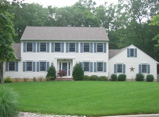 3 Country Ct, New Egypt, NJ 08533