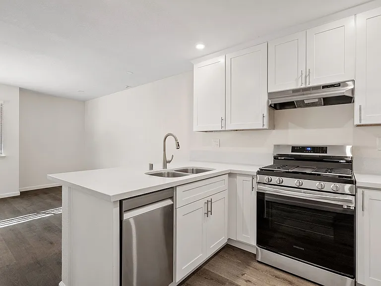 3150 Rockview — Photo 5
