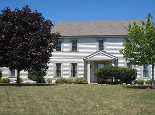 940 Pioneer Ct, Waukesha, WI 53186