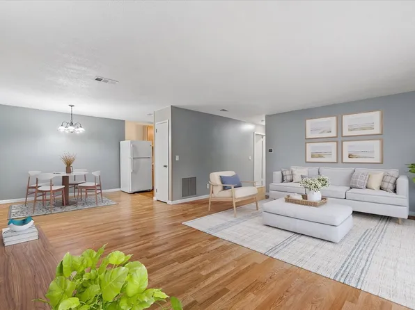 32 Thayer Pond Dr Unit 17, North Oxford, MA 01537