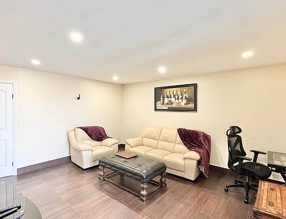 2nd image of 3025 The Credit Woodlands #233