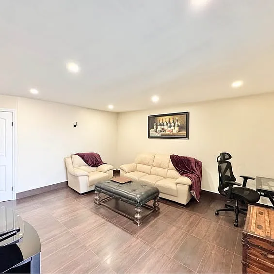 3025 The Credit Woodlands #233 — Photo 2