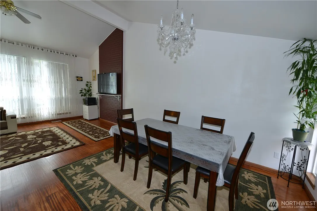 4 bed, 2.5 bath, 2150 sqft, $3,500 — Photo 3