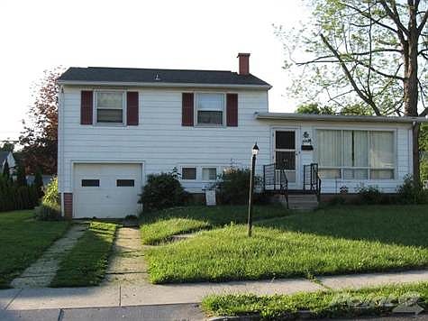 413 E Elm St 003