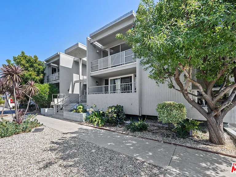 8638 Cashio St #8 — Photo 20