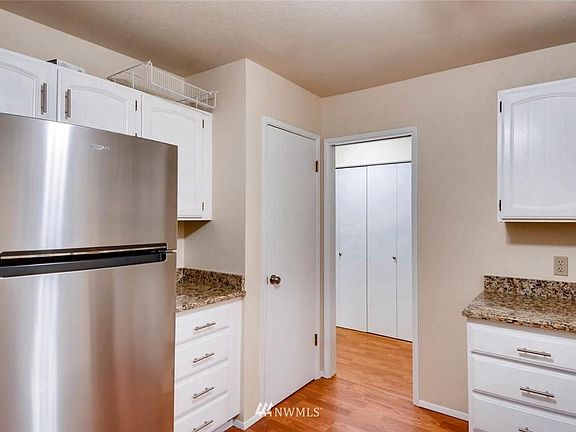 2nd image of 14601 NE 50th Pl APT E5