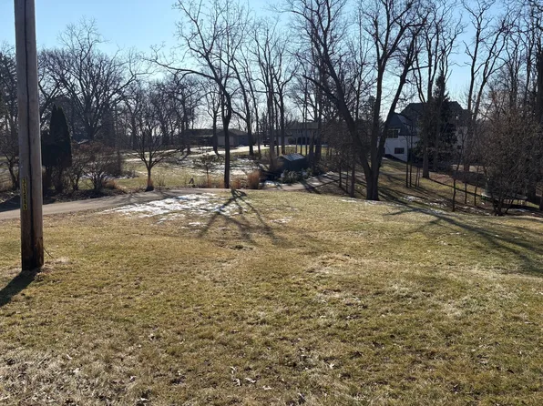 611 E Main Street Rd, Cary, IL 60013