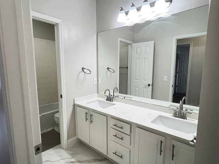 2505 Hunters Run Dr — Photo 25
