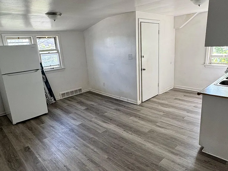 3542 W 119th St #2 — Photo 5