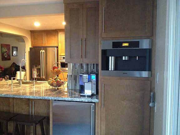 Kitchen/Bar Area