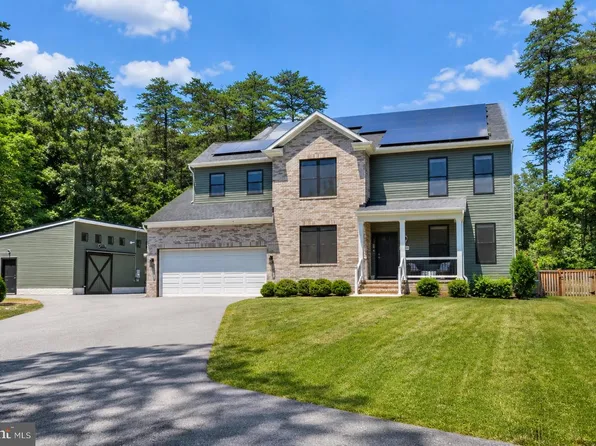 8215 Athena Ln, Severn, MD 21144