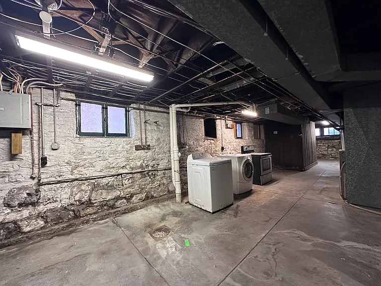 3704 Fairview Ave #2W — Photo 36