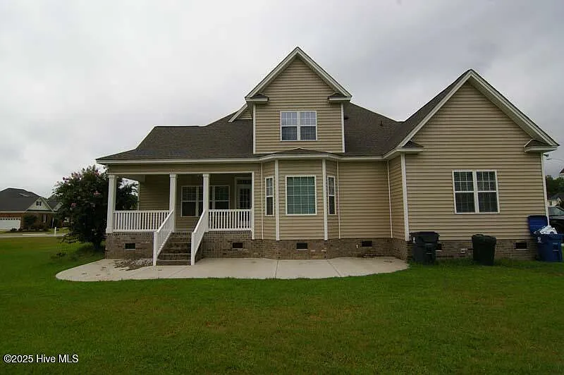 4 bed, 3.0 bath, $2,500 — Photo 2
