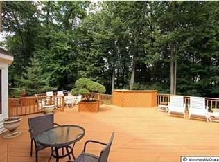 32 Tuppence Rd, Manalapan, NJ 07726