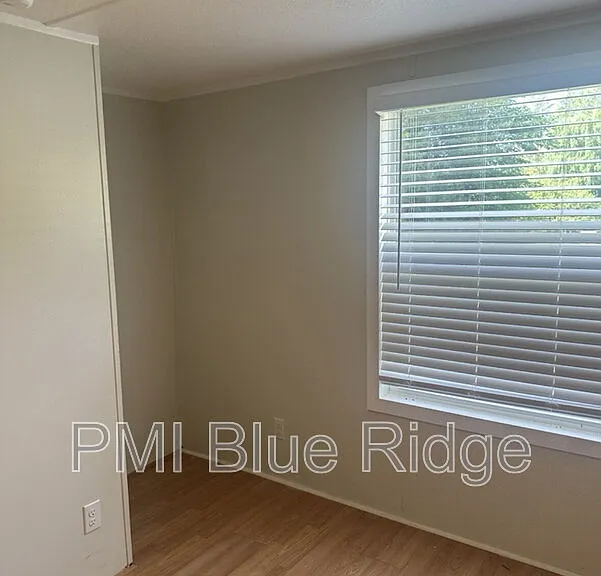 206 Friendly Cir — Photo 5