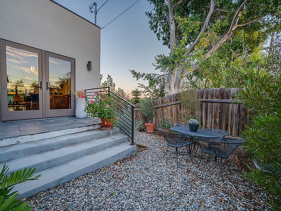 3rd image of 423 Canyon Vista Dr