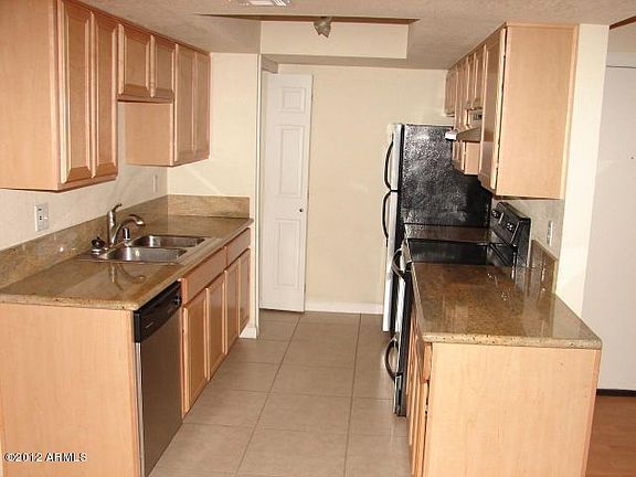 2nd image of 740 W Elm St Unit 128