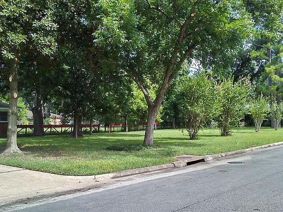 4th image of 1302 Centennial Dr