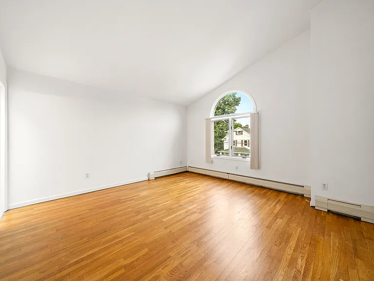 2462B E 7th St #B — Photo 13