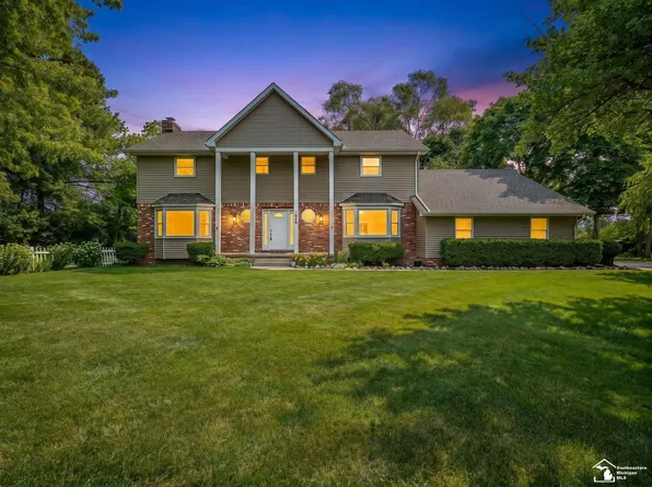 1060 Hollywood Dr, Monroe, MI 48162