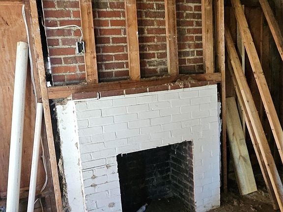 4th image of 468 Liberty St