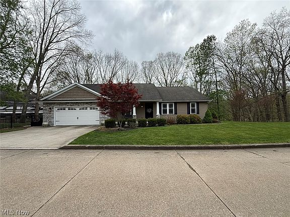 2nd image of 440 Hillcrest Dr NE